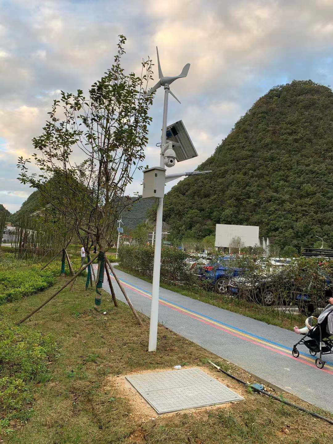 风光互补监控带路灯案例